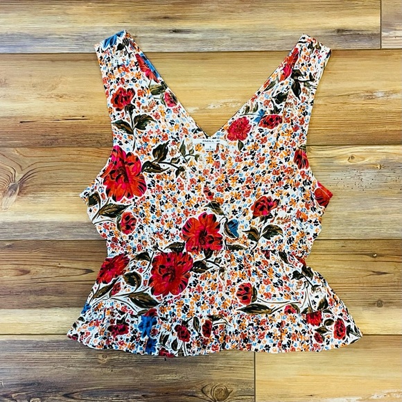 O’NEIL Womens Cropped Floral Peplum Style Tank with Hook Front V Neck - Picture 1 of 4